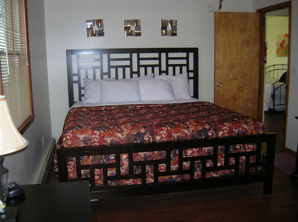 Camp Inn Lodge Oscoda Rom bilde