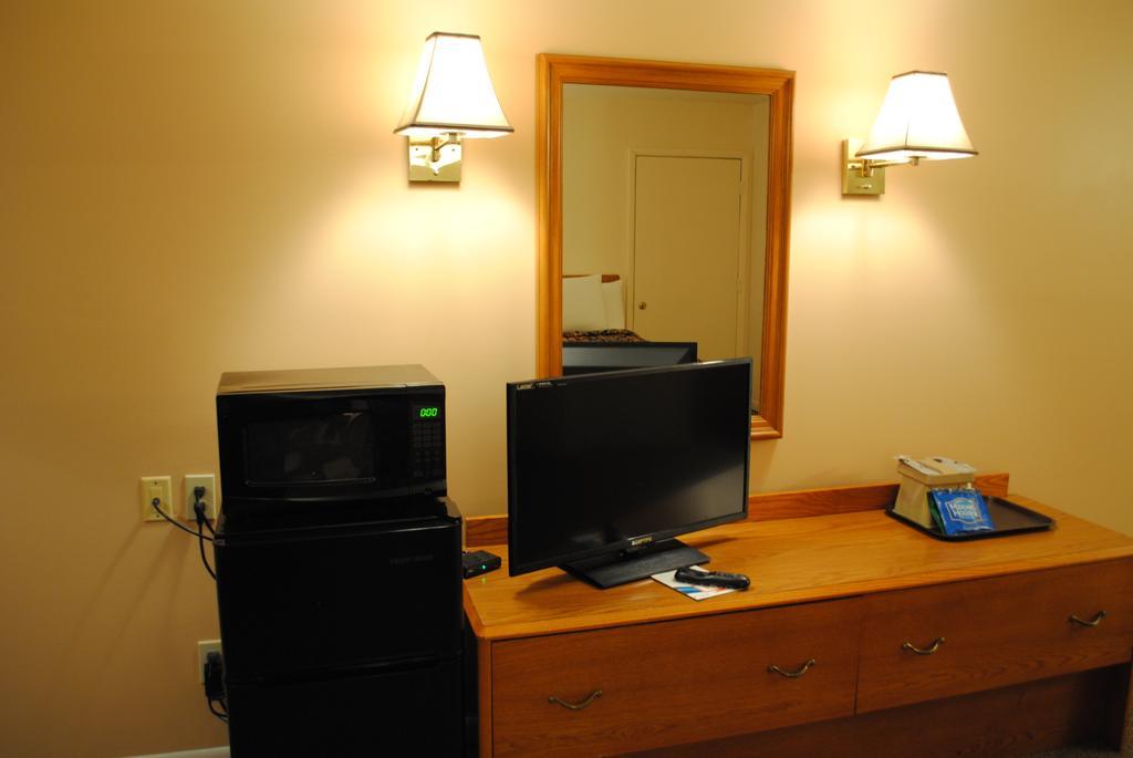 Camp Inn Lodge Oscoda Rom bilde