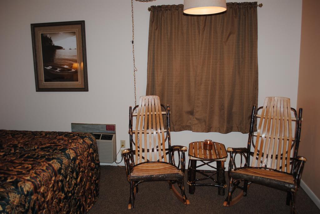 Camp Inn Lodge Oscoda Rom bilde