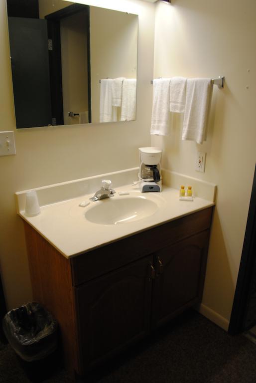 Camp Inn Lodge Oscoda Rom bilde