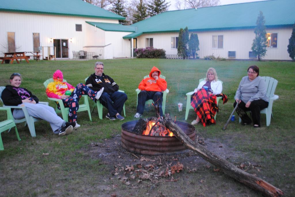 Camp Inn Lodge Oscoda Eksteriør bilde