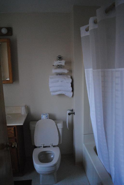 Camp Inn Lodge Oscoda Rom bilde
